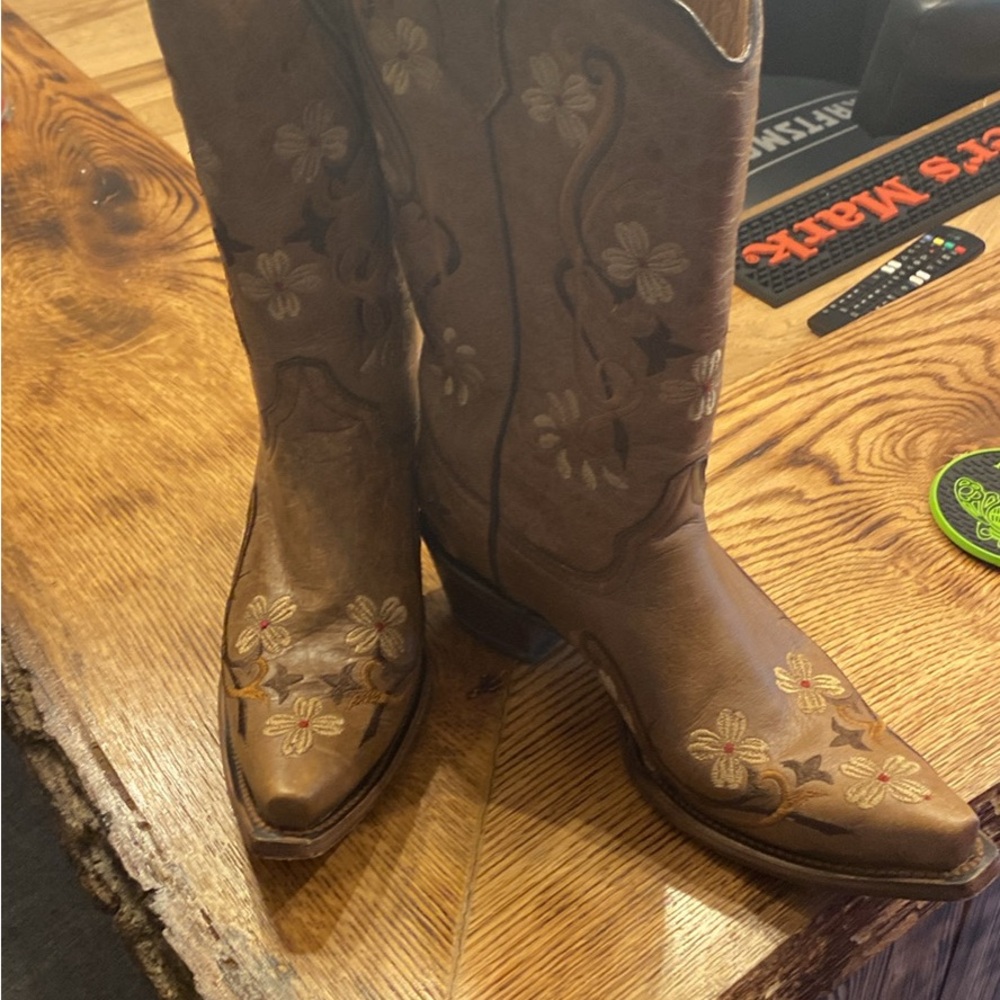 Circle G Tan Floral Embroidered Heeled Boots